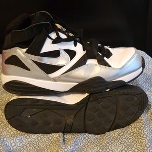 Nike Shoes - Throwback Nike's Nike Shoes - Throwback Nike's